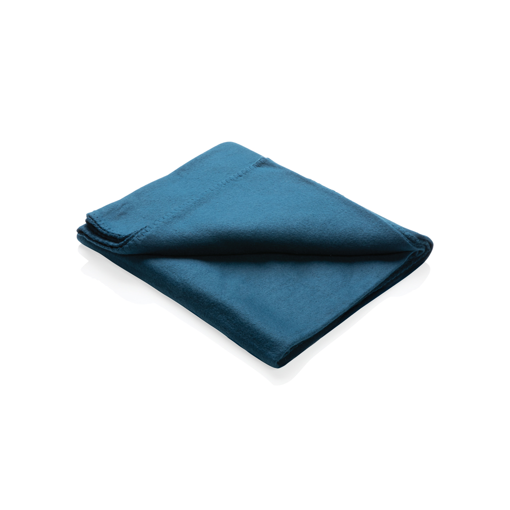 Fleece blanket in pouch